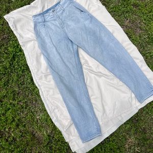 Light Washed High Wasted Mom Jeans